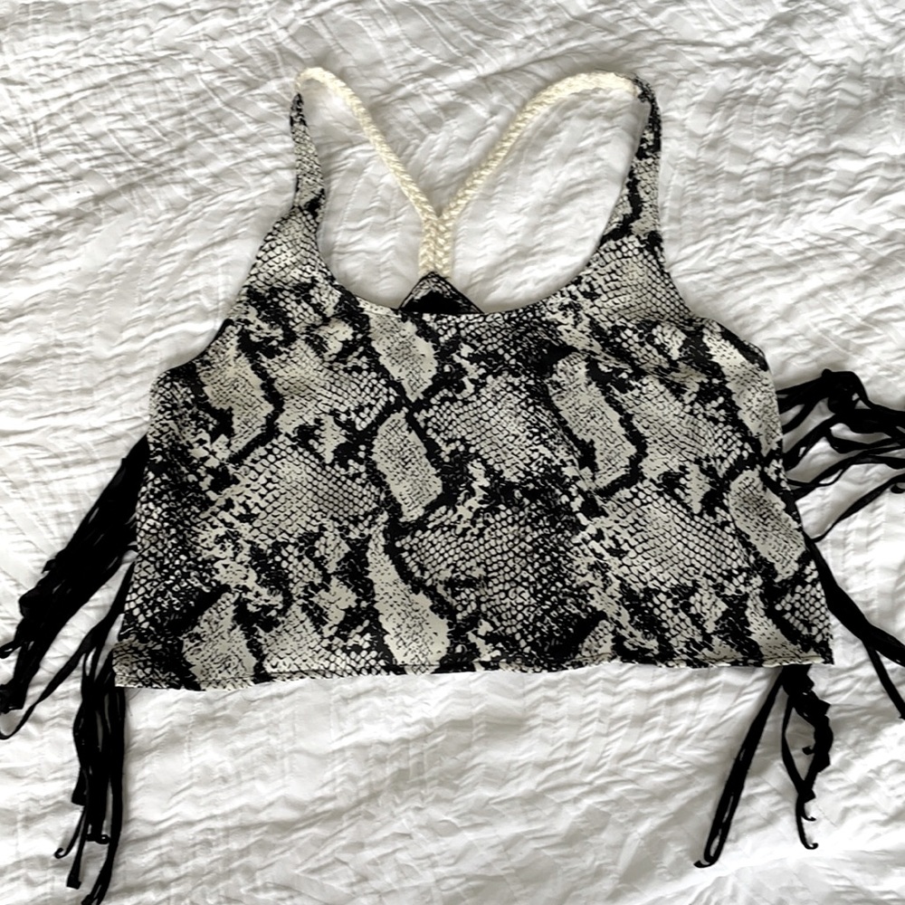 Black and white print top